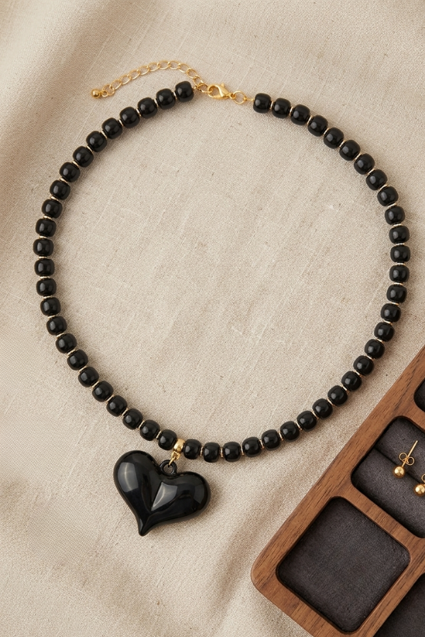 Vivi Black Heart Beaded Necklace PREORDER